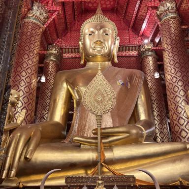 リラックスした雰囲気で「ルアンポートー」を参拝しよう！ | Trip.com