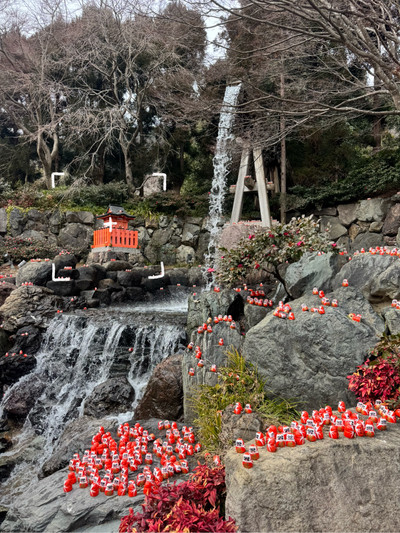日本の勝王子寺へお越しください。幸運を一つずつ持ち帰ることができ