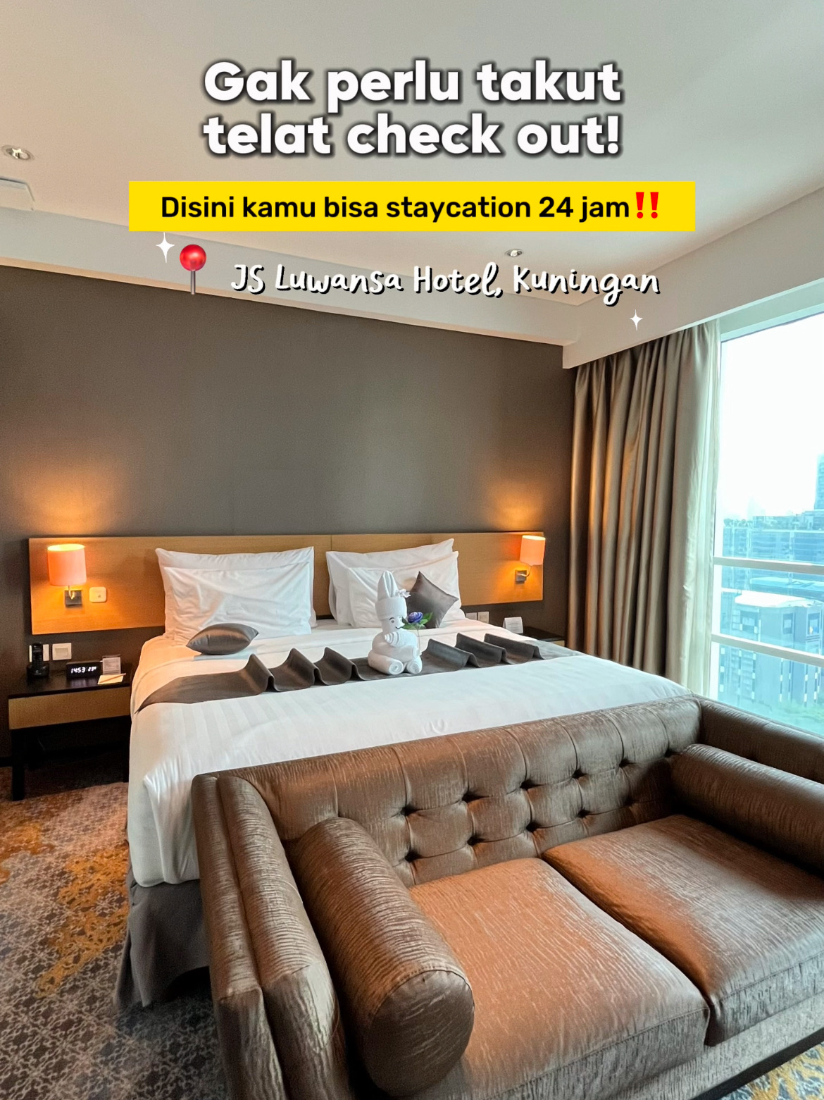 Baru tahu ternyata ada hotel di Kuningan yang bikin nggak perlu buru-buru check out karena bisa menikmati kamar sampai 24 jam penuh. 😍 Aku nginep di JS Luwansa Hotel dan menurutku ini enak banget buat yang pengen staycation tanpa merasa waktunya kepotong. Lokasinya juga strategis, jadi gampang ke mana-mana. Aku pilih Ambassador Room yang luas, kasurnya king size, sudah ada sofa buat santai, plus kamar mandinya dilengkapi bathtub dengan kaca transparan yang bikin suasana terasa lebih mewah. Malamnya tinggal rebahan sambil menikmati city light dari kamar, paginya bisa santai tanpa terburu-buru. Menurutku hotel ini cocok buat staycation, honeymoon, atau healing tipis-tipis di tengah padatnya Jakarta. Ada yang pernah nginep di sini juga? ✨

 #staycation24jam #staycationjakarta #hotel24jam #jsluwansahotel #rekomendasihoteljakarta #staycationkeluarga 