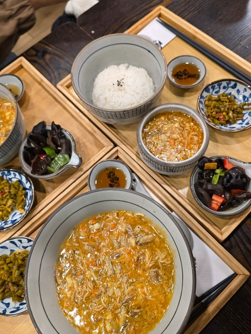 🦀🍜 蟹叁寳（Xie San Bao）は、中国・上海の有名なカニ入り卵麺料理
