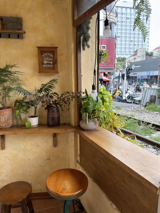Where to Watch the Train in Hanoi: Little Forest Coffee | Trip.com
