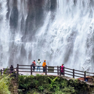 รีวิวเจาะลึก Chishui Great Waterfall ตะลึงม่านน้ำตกยักษ์บนหน้าผาดินแดงแดนเซียสุดอลังการที่กุ้ยโจว ⛰️