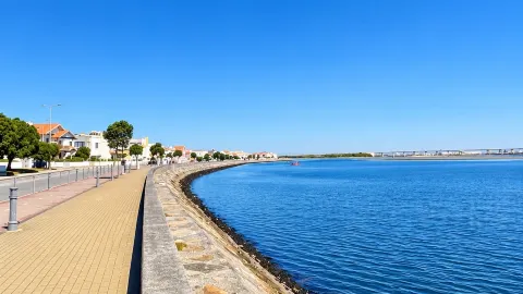 🇵🇹 Costa Nova | Portugal 🌊☀️

อีกหนึ่งเมืองริมทะเลของโปรต — traveler post in อาวีโร