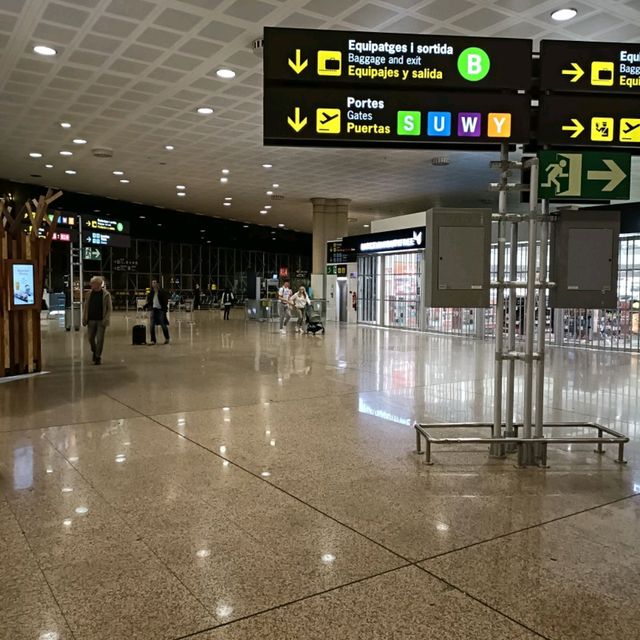 Barcelona T2 - small and convenient 