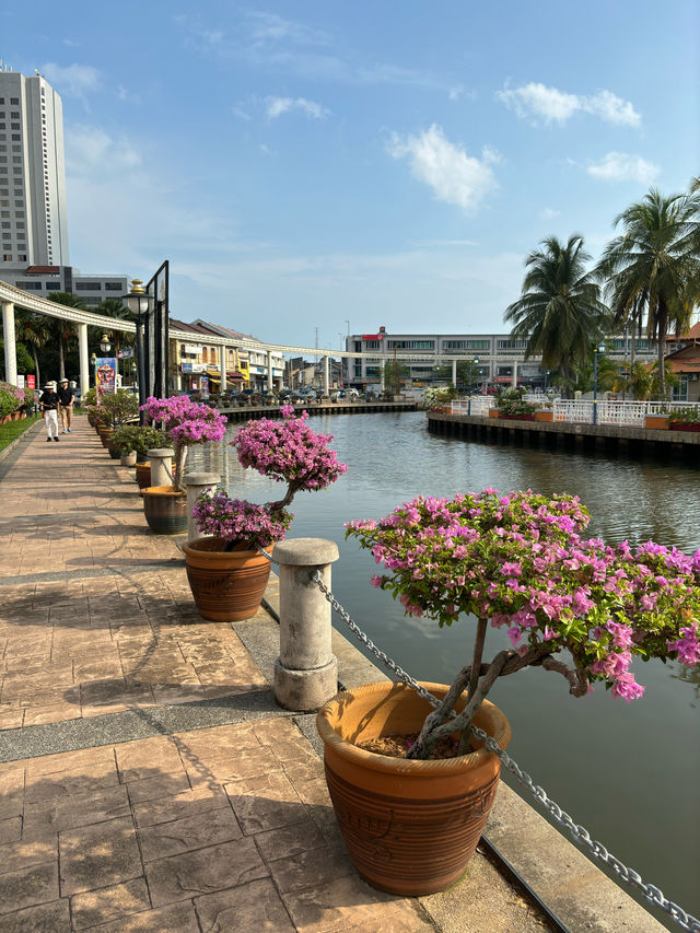 Discover Malaysia: From Sky-high Towers to Street Food Wonders