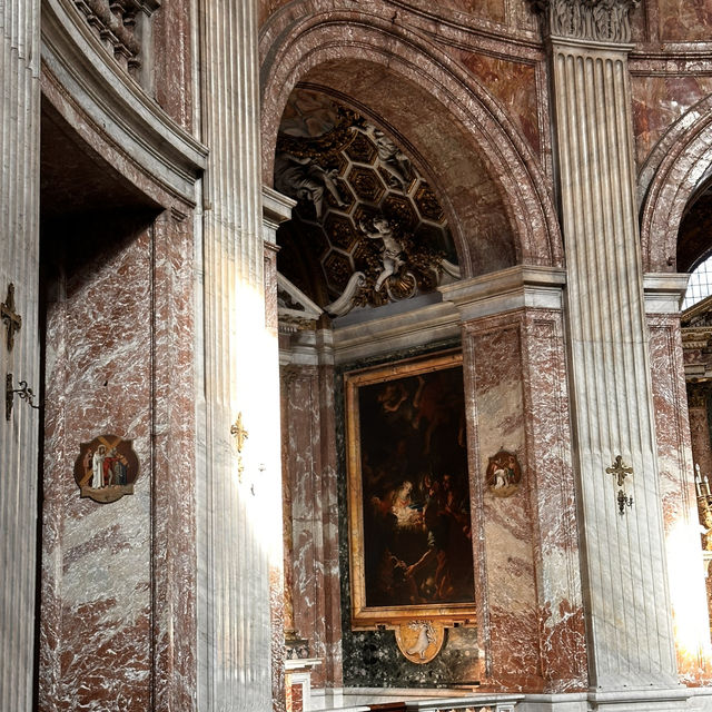 This gorgeous church is FREE to visit in Rome 🇮🇹