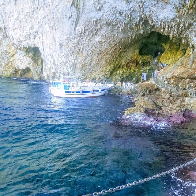 Exploring the Zinzulusa Caves