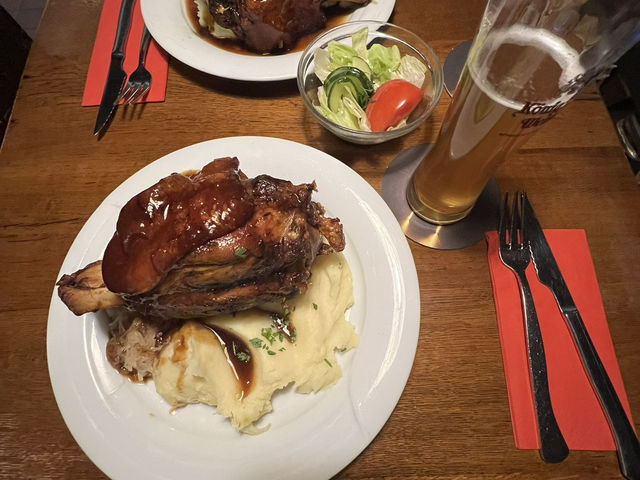 🍺 在亞琛的經典德式啤酒館，體驗最地道的德國味！😋