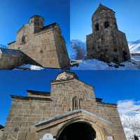 Gergeti Trinity Church – The Crown Jewel of the Kazbegi Tour ⛪🏔️