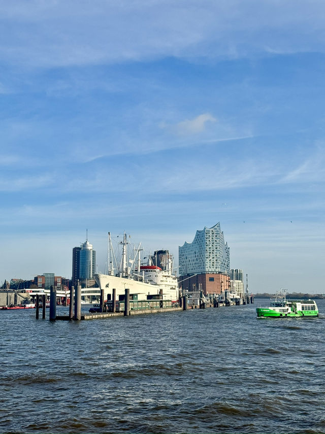 🇩🇪✨ Hamburg Tour Guide & Review