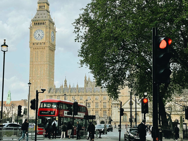 🚇 Daily Commute Magic: Earl’s Court to Westminster 🌇