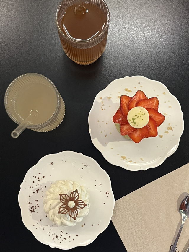 Arles | The brilliant cake shop in Arles with healthy drinks 