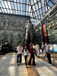 🎨 Unlock Your Eyes to Art: Gallery of Genius Zuraab Tsereleli Right in Moscow's Heart! 