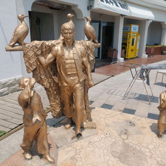 Qingdao, nice artworks on the beach 