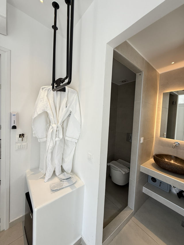 Suite with City View – Charming Stay Steps Away from the Windmills & Little Venice