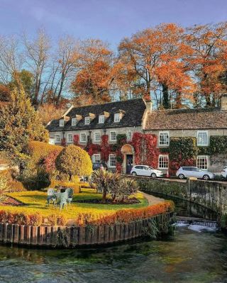Autumn in the Cotswolds | red, orange, yellow, green, blue, purple