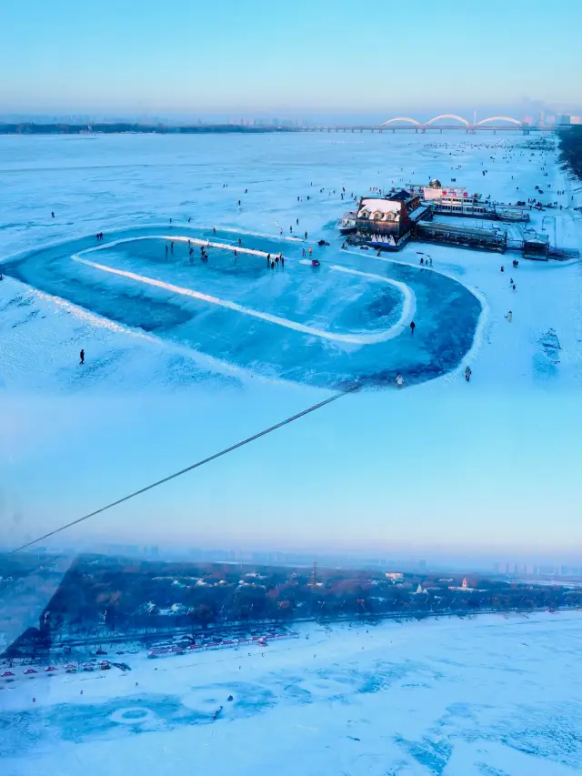 Overlooking the entire Songhua River in winter, it's breathtakingly beautiful