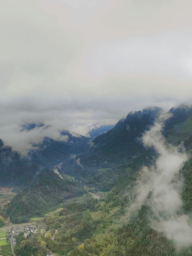 矮寨大橋如雲端