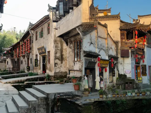 ภาพวาดน้ำหมึกของหมู่บ้านเล็กๆ - หมู่บ้าน Li Keng ใน Wuyuan, Jiangxi