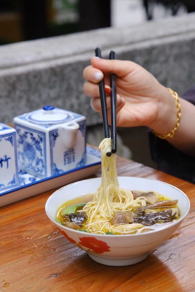 赴約常熟清涼寺百年楸樹開花
