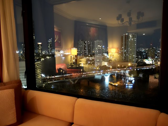 湄南河畔享受美酒與日落