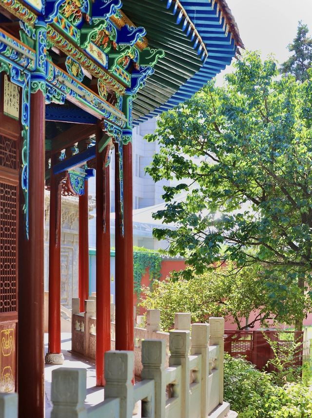 臨夏好，最憶是紅園