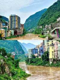 油管超火云南小眾旅遊城市 中國最窄城市