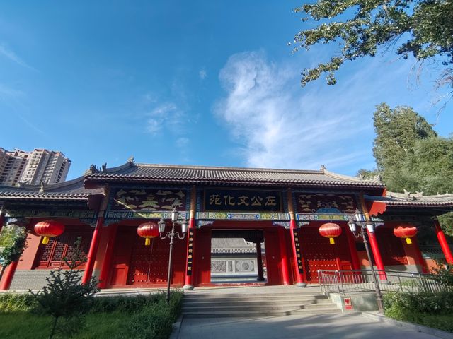 在哈密尋找左公故事