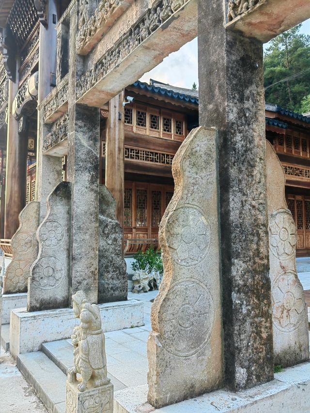 廣西金秀盤王谷「功德坊」。