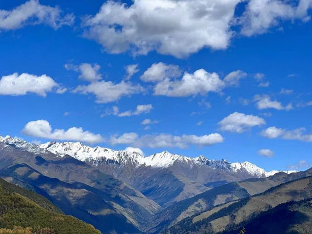 深秋的四姑娘山。