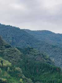 瓦屋山下被「國家地理」評為中國最美村落。