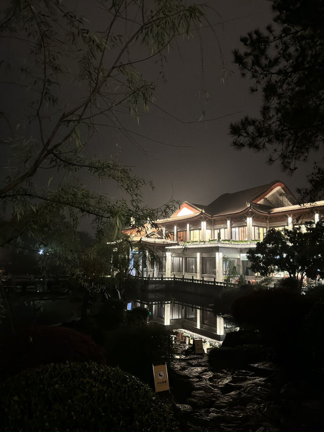 West Lake’s Dreamy Serenity** 