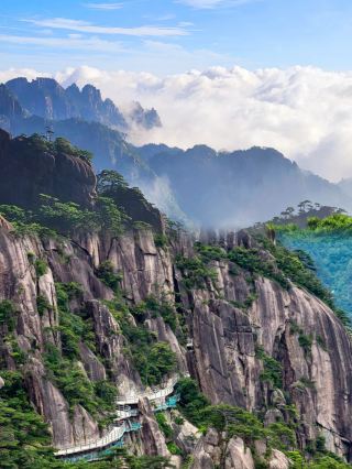 Just returned from a 3-day trip to Huangshan with all the pitfalls experienced – sincerely recommend visiting during the off-season from July to September!!!