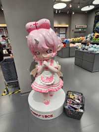 2層樓高的模型,超多打卡位的精品店