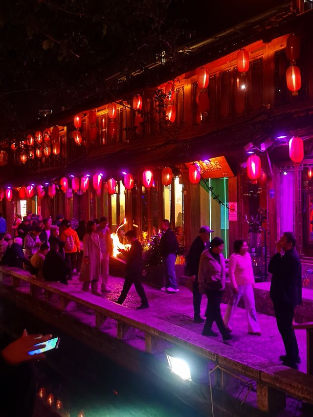 麗江古城的夜晚真美 麗江古城的夜晚真美