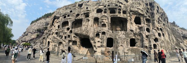 伊闕山水，龍門石窟