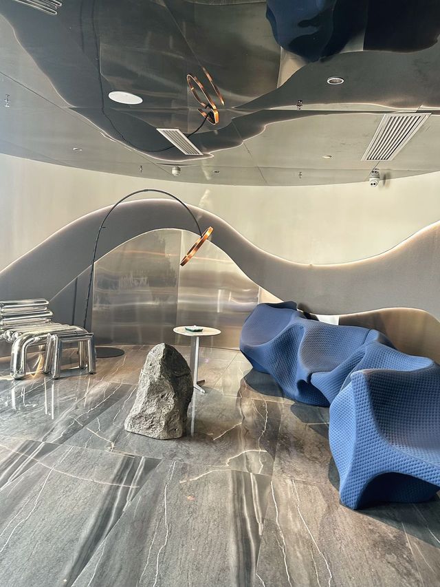 解放碑酒店天花板 體驗洞穴風江景浴缸! 解放碑酒店天花板 體驗洞穴風江景浴缸!