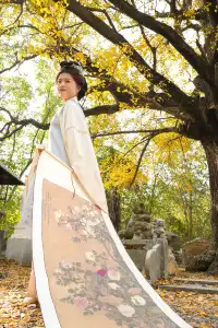 “我言秋日勝春朝”