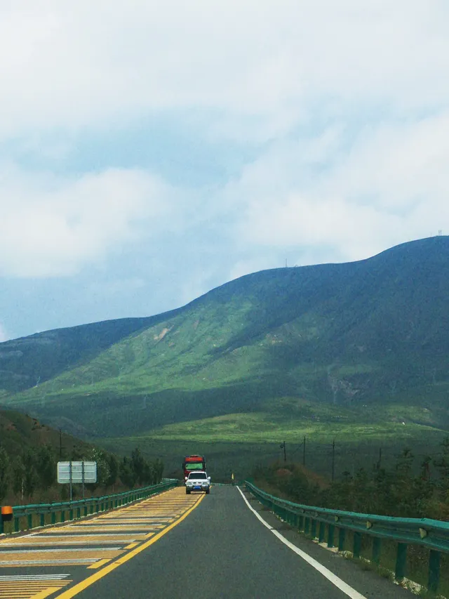 七月的抓喜秀龍草原