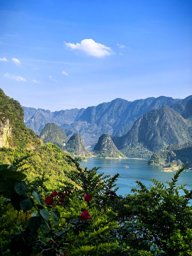 深藏於桂西群山之中的浩坤湖～秋天才是最好的觀賞時節