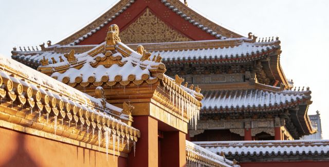 冬天充滿了冰雪的魅力和濃厚的歷史文化氛圍