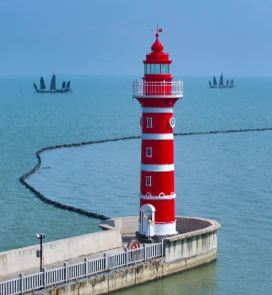呉江の新しいランドマーク、赤白灯台が太湖畔に登場