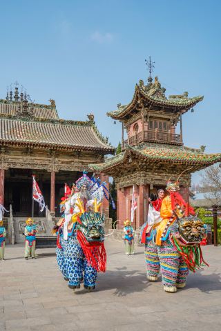 元代の古建築に非遺のパフォーマンスが出会うと、それはまさに最強の組み合わせ