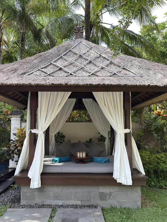 Bali Escape: A Luxury Resort, Sunset Beaches & A Restaurant I Wanted to Visit Every  Night  🇮🇩