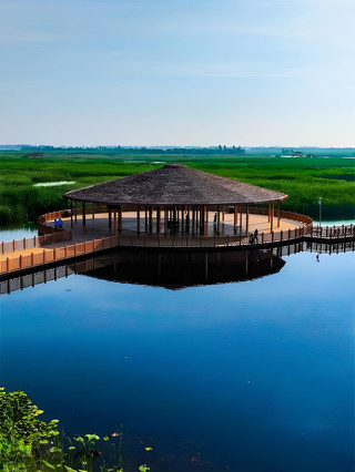 "Reeds hide the clear water, the lake reflects Yan and Zhao"
