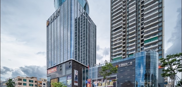 廉江雙德楓渡酒店｜廉江C位輕奢智能酒店，高空旋轉餐廳太出圈