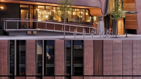 โรงแรม Ace Hotel Toronto สร้างความทรงจำที่อบอุ่นและน่าประทับใจด้วยสไตล์เรโทรผสมผสานความทันสมัย — traveler post in โตรอนโต