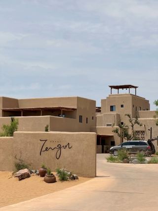 This is not a private villa! It is the Tengol Desert Resort in Gansu!