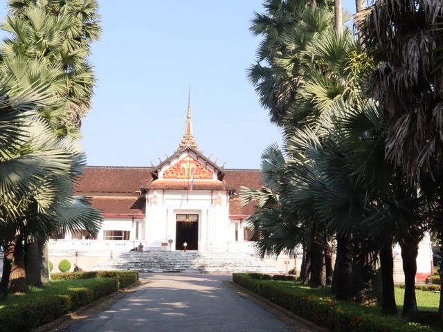 ชมที่พักกษัตริย์ลาวสมัยก่อนพร้อมเรื่องราวน่าสนใจ