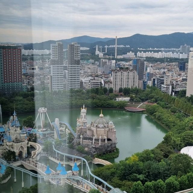 세계를 아우르는, "롯데호텔월드"